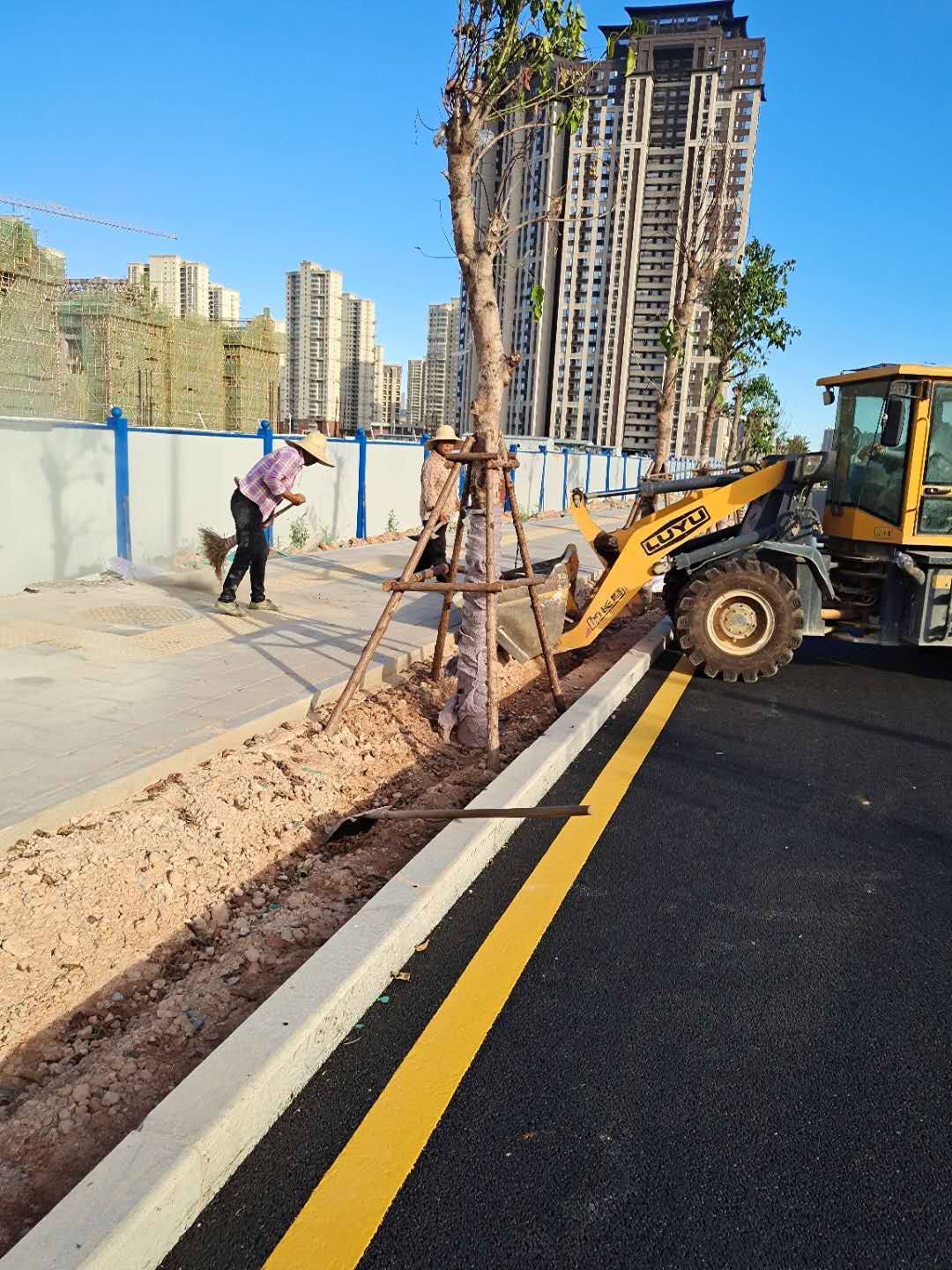 盛鴻環保公司 匠心筑路，助力西湖區市政道路建設新篇章